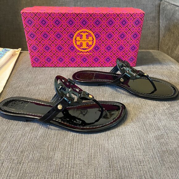 Tory Burch Women's Miller Patent Thong Sandal, Black 8.5 - Picture 4 of 8